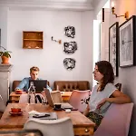 Hostal Oasis Backpackers' Cowork & Coliving Lisboa