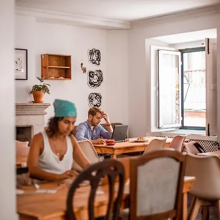 Albergue Oasis Backpackers' Cowork & Coliving