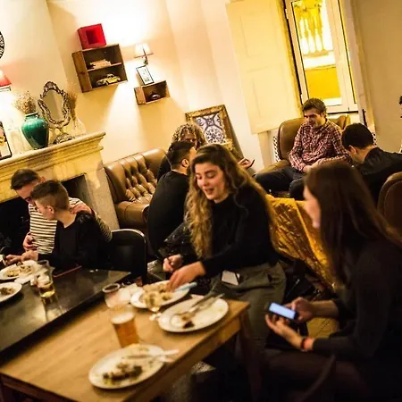 אכסניה Oasis Backpackers' Cowork & Coliving
