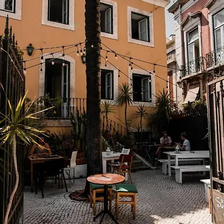 Oasis Backpackers' Cowork & Coliving *