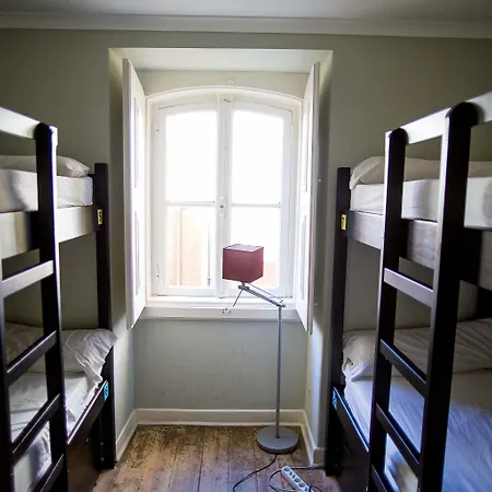 Oasis Backpackers' Cowork & Coliving *