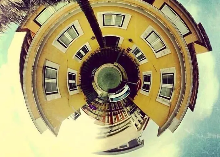 Oasis Backpackers' Cowork & Coliving Хостел