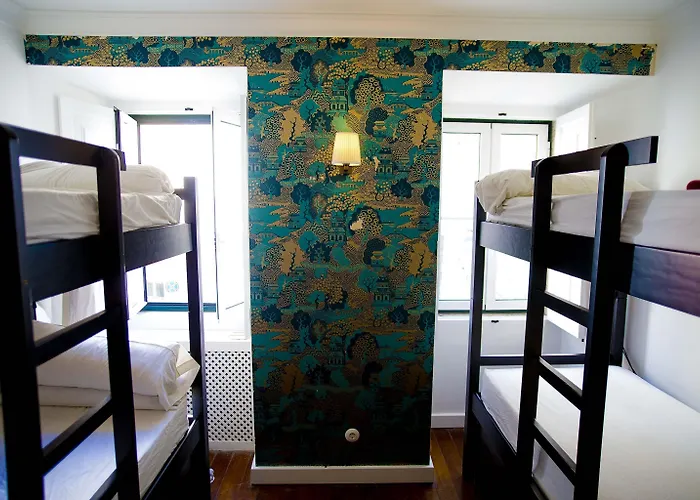 Oasis Backpackers' Cowork & Coliving Хостел