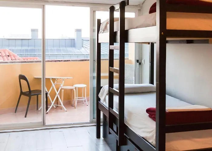 Хостел Oasis Backpackers' Cowork & Coliving