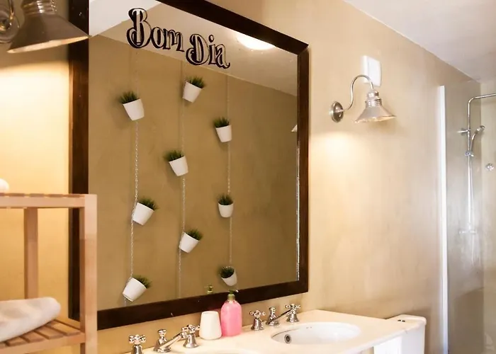 Oasis Backpackers' Cowork & Coliving Хостел