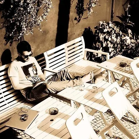 Oasis Backpackers' Cowork & Coliving *